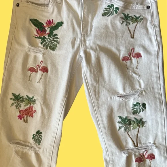 Whimsical Pink and White Skinny Jeans with Floral Embroidery - Picture 2 of 7